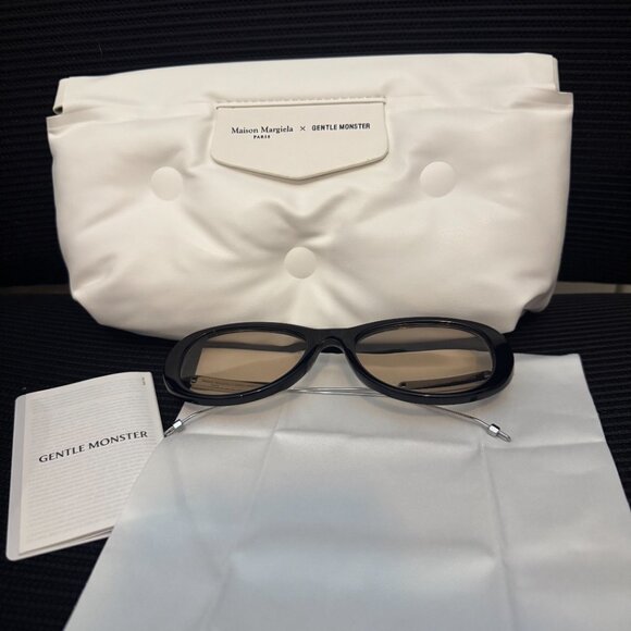 Maison Margiela x Gentle Monster Black Oval Sunnies – Viral Look main image 4